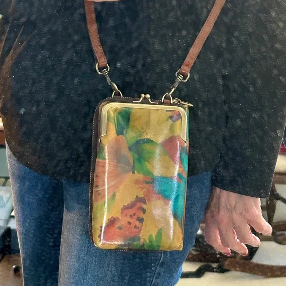 Patricia Nash Watercolor Butterfly Zip Around Wallet Crossbody NWOT - Picture 1 of 13